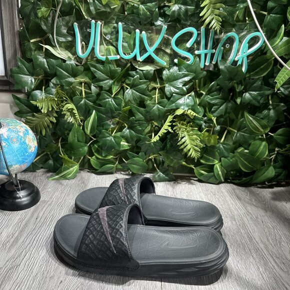 Nike Benassi Solarsoft Sandals Slides Size 8 Black Slippers On 705474-091 main image 6